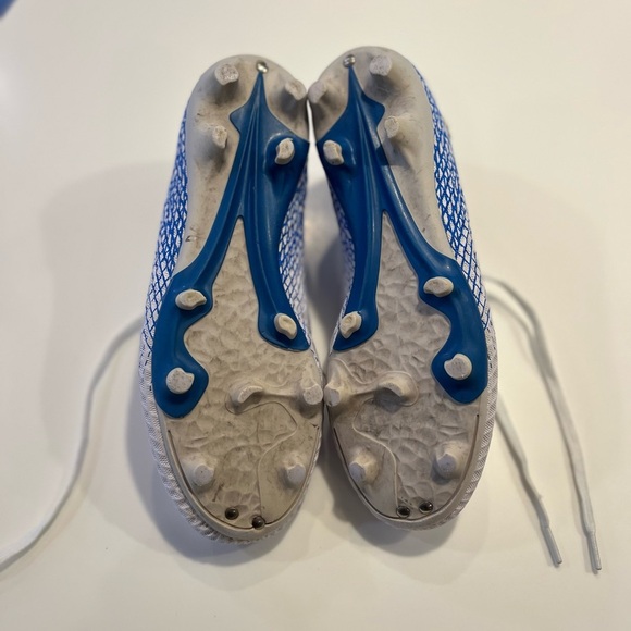 EUC White Soccer Cleats - Picture 4 of 6